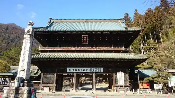久遠寺の山門・神門