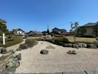 彰見寺の{uncategorized: "未分類", other: "その他", undefined: "問題あり", building: "その他建物", grave: "お墓", sacred_gate: "鳥居", guardian: "狛犬", statue: "像", buddha: "仏像", history: "歴史", nature: "自然", garden: "庭園", animal: "動物", pagoda: "塔", temizu: "手水舎", mountain_gate: "山門・神門", sanctuary: "本殿・本堂", subordinate: "末社・摂社", art: "芸術", scenery: "景色", jizo: "地蔵", ema: "絵馬", goshuin: "御朱印", omikuji: "おみくじ", items: "授与品その他", amulet: "お守り", goshuincho: "御朱印帳", eats: "食事", festival: "お祭り", votive_dance: "神楽", shichigosan: "七五三参", wedding: "結婚式", experience: "体験その他", initially: "初詣", around: "周辺", anti_infection: "感染症対策"}