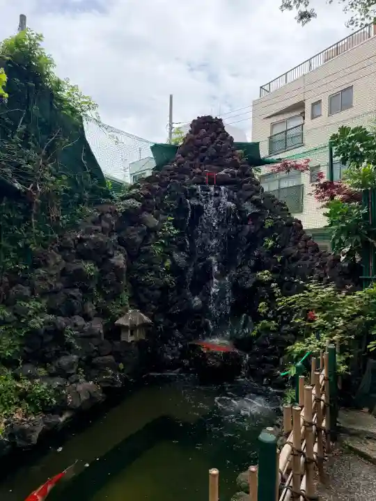 吉原神社の{uncategorized: "未分類", other: "その他", undefined: "問題あり", building: "その他建物", grave: "お墓", sacred_gate: "鳥居", guardian: "狛犬", statue: "像", buddha: "仏像", history: "歴史", nature: "自然", garden: "庭園", animal: "動物", pagoda: "塔", temizu: "手水舎", mountain_gate: "山門・神門", sanctuary: "本殿・本堂", subordinate: "末社・摂社", art: "芸術", scenery: "景色", jizo: "地蔵", ema: "絵馬", goshuin: "御朱印", omikuji: "おみくじ", items: "授与品その他", amulet: "お守り", goshuincho: "御朱印帳", eats: "食事", festival: "お祭り", votive_dance: "神楽", shichigosan: "七五三参", wedding: "結婚式", experience: "体験その他", initially: "初詣", around: "周辺", anti_infection: "感染症対策"}