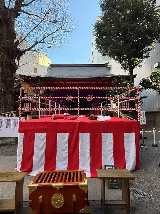 日本橋日枝神社の{uncategorized: "未分類", other: "その他", undefined: "問題あり", building: "その他建物", grave: "お墓", sacred_gate: "鳥居", guardian: "狛犬", statue: "像", buddha: "仏像", history: "歴史", nature: "自然", garden: "庭園", animal: "動物", pagoda: "塔", temizu: "手水舎", mountain_gate: "山門・神門", sanctuary: "本殿・本堂", subordinate: "末社・摂社", art: "芸術", scenery: "景色", jizo: "地蔵", ema: "絵馬", goshuin: "御朱印", omikuji: "おみくじ", items: "授与品その他", amulet: "お守り", goshuincho: "御朱印帳", eats: "食事", festival: "お祭り", votive_dance: "神楽", shichigosan: "七五三参", wedding: "結婚式", experience: "体験その他", initially: "初詣", around: "周辺", anti_infection: "感染症対策"}