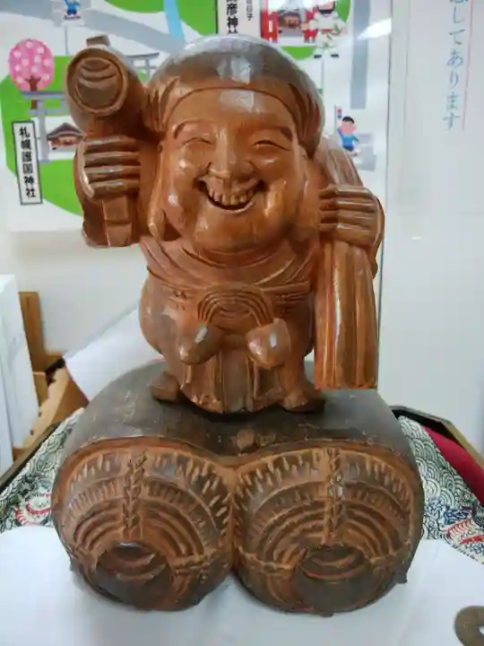 彌彦神社 (伊夜日子神社)の像