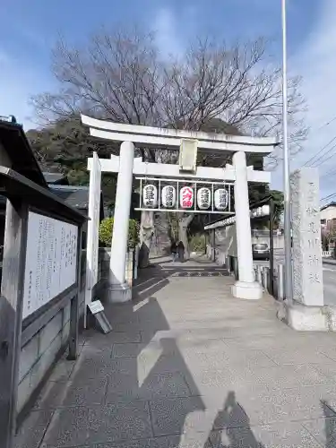 検見川神社の{uncategorized: "未分類", other: "その他", undefined: "問題あり", building: "その他建物", grave: "お墓", sacred_gate: "鳥居", guardian: "狛犬", statue: "像", buddha: "仏像", history: "歴史", nature: "自然", garden: "庭園", animal: "動物", pagoda: "塔", temizu: "手水舎", mountain_gate: "山門・神門", sanctuary: "本殿・本堂", subordinate: "末社・摂社", art: "芸術", scenery: "景色", jizo: "地蔵", ema: "絵馬", goshuin: "御朱印", omikuji: "おみくじ", items: "授与品その他", amulet: "お守り", goshuincho: "御朱印帳", eats: "食事", festival: "お祭り", votive_dance: "神楽", shichigosan: "七五三参", wedding: "結婚式", experience: "体験その他", initially: "初詣", around: "周辺", anti_infection: "感染症対策"}