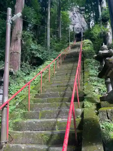 中之嶽神社の{uncategorized: "未分類", other: "その他", undefined: "問題あり", building: "その他建物", grave: "お墓", sacred_gate: "鳥居", guardian: "狛犬", statue: "像", buddha: "仏像", history: "歴史", nature: "自然", garden: "庭園", animal: "動物", pagoda: "塔", temizu: "手水舎", mountain_gate: "山門・神門", sanctuary: "本殿・本堂", subordinate: "末社・摂社", art: "芸術", scenery: "景色", jizo: "地蔵", ema: "絵馬", goshuin: "御朱印", omikuji: "おみくじ", items: "授与品その他", amulet: "お守り", goshuincho: "御朱印帳", eats: "食事", festival: "お祭り", votive_dance: "神楽", shichigosan: "七五三参", wedding: "結婚式", experience: "体験その他", initially: "初詣", around: "周辺", anti_infection: "感染症対策"}