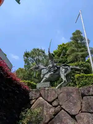 穴八幡宮の{uncategorized: "未分類", other: "その他", undefined: "問題あり", building: "その他建物", grave: "お墓", sacred_gate: "鳥居", guardian: "狛犬", statue: "像", buddha: "仏像", history: "歴史", nature: "自然", garden: "庭園", animal: "動物", pagoda: "塔", temizu: "手水舎", mountain_gate: "山門・神門", sanctuary: "本殿・本堂", subordinate: "末社・摂社", art: "芸術", scenery: "景色", jizo: "地蔵", ema: "絵馬", goshuin: "御朱印", omikuji: "おみくじ", items: "授与品その他", amulet: "お守り", goshuincho: "御朱印帳", eats: "食事", festival: "お祭り", votive_dance: "神楽", shichigosan: "七五三参", wedding: "結婚式", experience: "体験その他", initially: "初詣", around: "周辺", anti_infection: "感染症対策"}