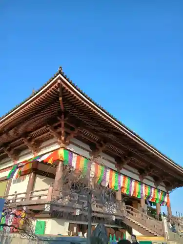 西新井大師総持寺の{uncategorized: "未分類", other: "その他", undefined: "問題あり", building: "その他建物", grave: "お墓", sacred_gate: "鳥居", guardian: "狛犬", statue: "像", buddha: "仏像", history: "歴史", nature: "自然", garden: "庭園", animal: "動物", pagoda: "塔", temizu: "手水舎", mountain_gate: "山門・神門", sanctuary: "本殿・本堂", subordinate: "末社・摂社", art: "芸術", scenery: "景色", jizo: "地蔵", ema: "絵馬", goshuin: "御朱印", omikuji: "おみくじ", items: "授与品その他", amulet: "お守り", goshuincho: "御朱印帳", eats: "食事", festival: "お祭り", votive_dance: "神楽", shichigosan: "七五三参", wedding: "結婚式", experience: "体験その他", initially: "初詣", around: "周辺", anti_infection: "感染症対策"}