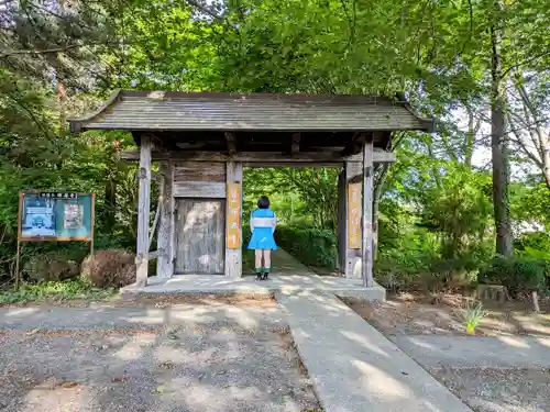 禅源寺の山門