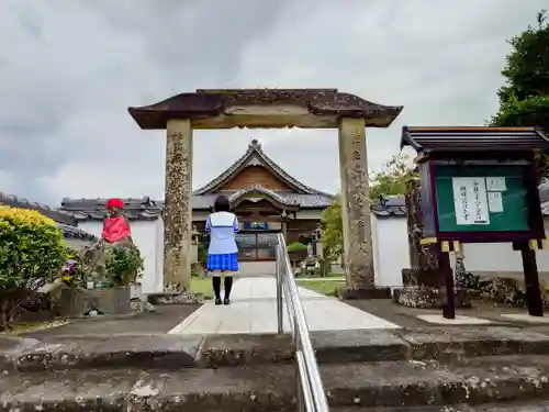 観音寺の山門