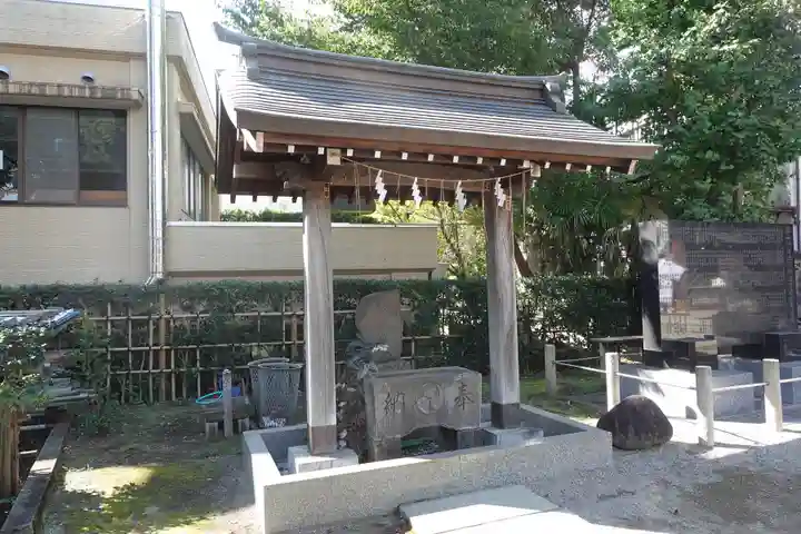 白山神社の手水舎
