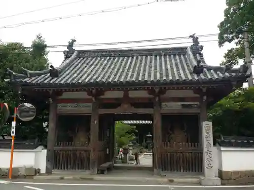 穴太寺の山門