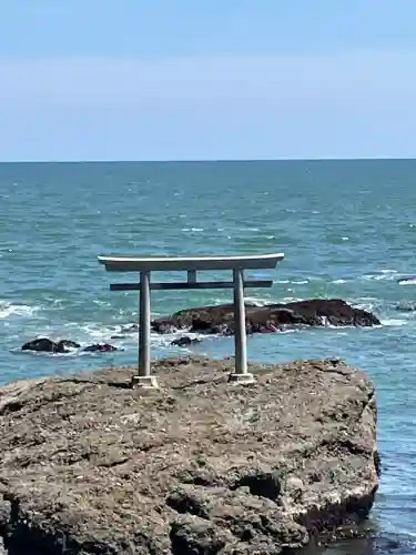 大洗磯前神社の{uncategorized: "未分類", other: "その他", undefined: "問題あり", building: "その他建物", grave: "お墓", sacred_gate: "鳥居", guardian: "狛犬", statue: "像", buddha: "仏像", history: "歴史", nature: "自然", garden: "庭園", animal: "動物", pagoda: "塔", temizu: "手水舎", mountain_gate: "山門・神門", sanctuary: "本殿・本堂", subordinate: "末社・摂社", art: "芸術", scenery: "景色", jizo: "地蔵", ema: "絵馬", goshuin: "御朱印", omikuji: "おみくじ", items: "授与品その他", amulet: "お守り", goshuincho: "御朱印帳", eats: "食事", festival: "お祭り", votive_dance: "神楽", shichigosan: "七五三参", wedding: "結婚式", experience: "体験その他", initially: "初詣", around: "周辺", anti_infection: "感染症対策"}