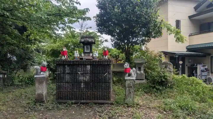 伏見稲荷神社の{uncategorized: "未分類", other: "その他", undefined: "問題あり", building: "その他建物", grave: "お墓", sacred_gate: "鳥居", guardian: "狛犬", statue: "像", buddha: "仏像", history: "歴史", nature: "自然", garden: "庭園", animal: "動物", pagoda: "塔", temizu: "手水舎", mountain_gate: "山門・神門", sanctuary: "本殿・本堂", subordinate: "末社・摂社", art: "芸術", scenery: "景色", jizo: "地蔵", ema: "絵馬", goshuin: "御朱印", omikuji: "おみくじ", items: "授与品その他", amulet: "お守り", goshuincho: "御朱印帳", eats: "食事", festival: "お祭り", votive_dance: "神楽", shichigosan: "七五三参", wedding: "結婚式", experience: "体験その他", initially: "初詣", around: "周辺", anti_infection: "感染症対策"}