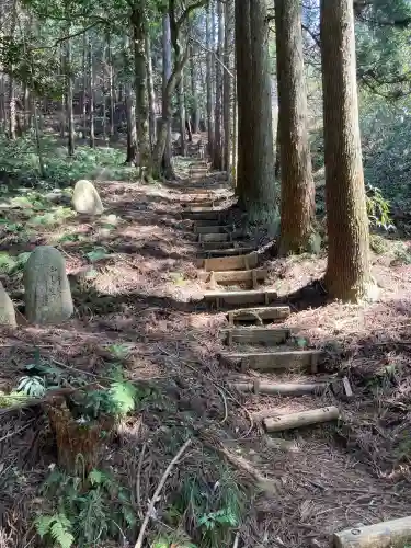 須我神社奥宮の{uncategorized: "未分類", other: "その他", undefined: "問題あり", building: "その他建物", grave: "お墓", sacred_gate: "鳥居", guardian: "狛犬", statue: "像", buddha: "仏像", history: "歴史", nature: "自然", garden: "庭園", animal: "動物", pagoda: "塔", temizu: "手水舎", mountain_gate: "山門・神門", sanctuary: "本殿・本堂", subordinate: "末社・摂社", art: "芸術", scenery: "景色", jizo: "地蔵", ema: "絵馬", goshuin: "御朱印", omikuji: "おみくじ", items: "授与品その他", amulet: "お守り", goshuincho: "御朱印帳", eats: "食事", festival: "お祭り", votive_dance: "神楽", shichigosan: "七五三参", wedding: "結婚式", experience: "体験その他", initially: "初詣", around: "周辺", anti_infection: "感染症対策"}