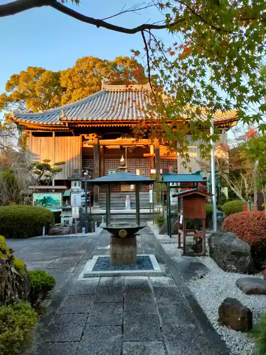 石薬師寺の本殿・本堂