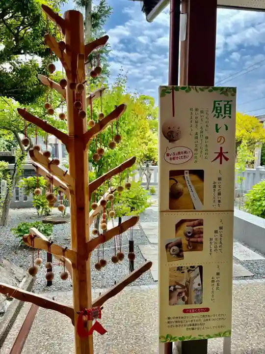 總社 和田八幡宮の{uncategorized: "未分類", other: "その他", undefined: "問題あり", building: "その他建物", grave: "お墓", sacred_gate: "鳥居", guardian: "狛犬", statue: "像", buddha: "仏像", history: "歴史", nature: "自然", garden: "庭園", animal: "動物", pagoda: "塔", temizu: "手水舎", mountain_gate: "山門・神門", sanctuary: "本殿・本堂", subordinate: "末社・摂社", art: "芸術", scenery: "景色", jizo: "地蔵", ema: "絵馬", goshuin: "御朱印", omikuji: "おみくじ", items: "授与品その他", amulet: "お守り", goshuincho: "御朱印帳", eats: "食事", festival: "お祭り", votive_dance: "神楽", shichigosan: "七五三参", wedding: "結婚式", experience: "体験その他", initially: "初詣", around: "周辺", anti_infection: "感染症対策"}