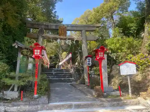 産土神社の{uncategorized: "未分類", other: "その他", undefined: "問題あり", building: "その他建物", grave: "お墓", sacred_gate: "鳥居", guardian: "狛犬", statue: "像", buddha: "仏像", history: "歴史", nature: "自然", garden: "庭園", animal: "動物", pagoda: "塔", temizu: "手水舎", mountain_gate: "山門・神門", sanctuary: "本殿・本堂", subordinate: "末社・摂社", art: "芸術", scenery: "景色", jizo: "地蔵", ema: "絵馬", goshuin: "御朱印", omikuji: "おみくじ", items: "授与品その他", amulet: "お守り", goshuincho: "御朱印帳", eats: "食事", festival: "お祭り", votive_dance: "神楽", shichigosan: "七五三参", wedding: "結婚式", experience: "体験その他", initially: "初詣", around: "周辺", anti_infection: "感染症対策"}