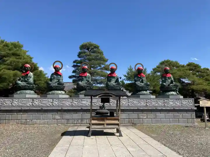 善光寺の{uncategorized: "未分類", other: "その他", undefined: "問題あり", building: "その他建物", grave: "お墓", sacred_gate: "鳥居", guardian: "狛犬", statue: "像", buddha: "仏像", history: "歴史", nature: "自然", garden: "庭園", animal: "動物", pagoda: "塔", temizu: "手水舎", mountain_gate: "山門・神門", sanctuary: "本殿・本堂", subordinate: "末社・摂社", art: "芸術", scenery: "景色", jizo: "地蔵", ema: "絵馬", goshuin: "御朱印", omikuji: "おみくじ", items: "授与品その他", amulet: "お守り", goshuincho: "御朱印帳", eats: "食事", festival: "お祭り", votive_dance: "神楽", shichigosan: "七五三参", wedding: "結婚式", experience: "体験その他", initially: "初詣", around: "周辺", anti_infection: "感染症対策"}
