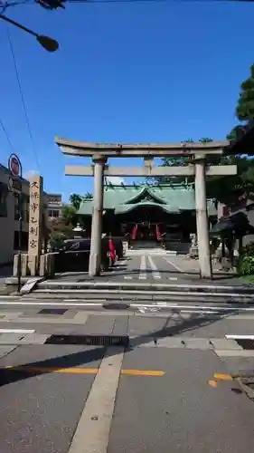 久保市乙剣宮の鳥居