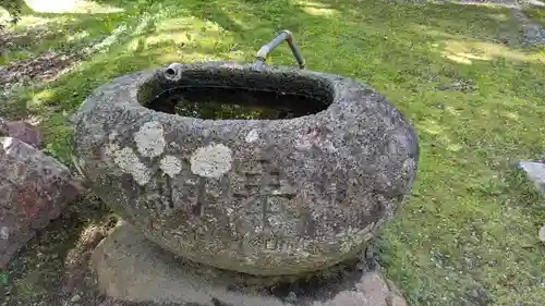 富山神社の手水舎