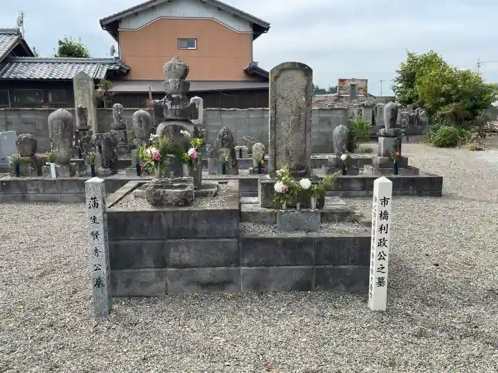 法雲寺の{uncategorized: "未分類", other: "その他", undefined: "問題あり", building: "その他建物", grave: "お墓", sacred_gate: "鳥居", guardian: "狛犬", statue: "像", buddha: "仏像", history: "歴史", nature: "自然", garden: "庭園", animal: "動物", pagoda: "塔", temizu: "手水舎", mountain_gate: "山門・神門", sanctuary: "本殿・本堂", subordinate: "末社・摂社", art: "芸術", scenery: "景色", jizo: "地蔵", ema: "絵馬", goshuin: "御朱印", omikuji: "おみくじ", items: "授与品その他", amulet: "お守り", goshuincho: "御朱印帳", eats: "食事", festival: "お祭り", votive_dance: "神楽", shichigosan: "七五三参", wedding: "結婚式", experience: "体験その他", initially: "初詣", around: "周辺", anti_infection: "感染症対策"}