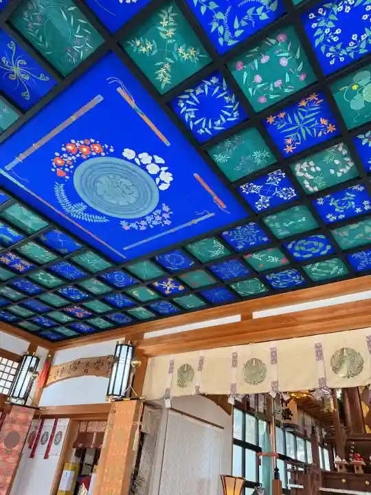 水堂須佐男神社の{uncategorized: "未分類", other: "その他", undefined: "問題あり", building: "その他建物", grave: "お墓", sacred_gate: "鳥居", guardian: "狛犬", statue: "像", buddha: "仏像", history: "歴史", nature: "自然", garden: "庭園", animal: "動物", pagoda: "塔", temizu: "手水舎", mountain_gate: "山門・神門", sanctuary: "本殿・本堂", subordinate: "末社・摂社", art: "芸術", scenery: "景色", jizo: "地蔵", ema: "絵馬", goshuin: "御朱印", omikuji: "おみくじ", items: "授与品その他", amulet: "お守り", goshuincho: "御朱印帳", eats: "食事", festival: "お祭り", votive_dance: "神楽", shichigosan: "七五三参", wedding: "結婚式", experience: "体験その他", initially: "初詣", around: "周辺", anti_infection: "感染症対策"}