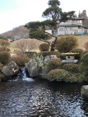 諏訪大社上社前宮の庭園