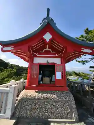 海津見神社(桂浜龍王宮)の{uncategorized: "未分類", other: "その他", undefined: "問題あり", building: "その他建物", grave: "お墓", sacred_gate: "鳥居", guardian: "狛犬", statue: "像", buddha: "仏像", history: "歴史", nature: "自然", garden: "庭園", animal: "動物", pagoda: "塔", temizu: "手水舎", mountain_gate: "山門・神門", sanctuary: "本殿・本堂", subordinate: "末社・摂社", art: "芸術", scenery: "景色", jizo: "地蔵", ema: "絵馬", goshuin: "御朱印", omikuji: "おみくじ", items: "授与品その他", amulet: "お守り", goshuincho: "御朱印帳", eats: "食事", festival: "お祭り", votive_dance: "神楽", shichigosan: "七五三参", wedding: "結婚式", experience: "体験その他", initially: "初詣", around: "周辺", anti_infection: "感染症対策"}