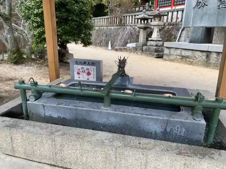 大頭神社の{uncategorized: "未分類", other: "その他", undefined: "問題あり", building: "その他建物", grave: "お墓", sacred_gate: "鳥居", guardian: "狛犬", statue: "像", buddha: "仏像", history: "歴史", nature: "自然", garden: "庭園", animal: "動物", pagoda: "塔", temizu: "手水舎", mountain_gate: "山門・神門", sanctuary: "本殿・本堂", subordinate: "末社・摂社", art: "芸術", scenery: "景色", jizo: "地蔵", ema: "絵馬", goshuin: "御朱印", omikuji: "おみくじ", items: "授与品その他", amulet: "お守り", goshuincho: "御朱印帳", eats: "食事", festival: "お祭り", votive_dance: "神楽", shichigosan: "七五三参", wedding: "結婚式", experience: "体験その他", initially: "初詣", around: "周辺", anti_infection: "感染症対策"}