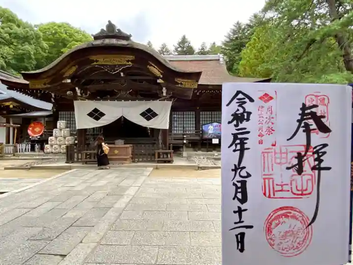 武田神社の本殿・本堂
