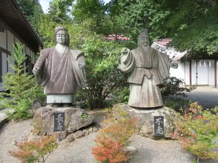 冨士御室浅間神社の像
