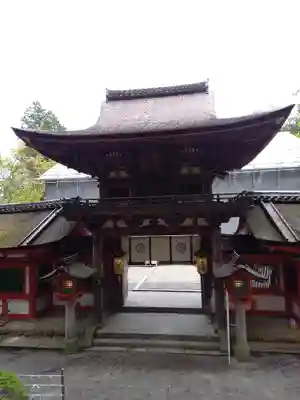 石上神宮の山門・神門