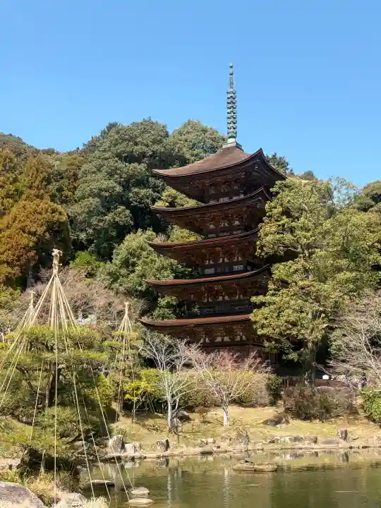 瑠璃光寺の{uncategorized: "未分類", other: "その他", undefined: "問題あり", building: "その他建物", grave: "お墓", sacred_gate: "鳥居", guardian: "狛犬", statue: "像", buddha: "仏像", history: "歴史", nature: "自然", garden: "庭園", animal: "動物", pagoda: "塔", temizu: "手水舎", mountain_gate: "山門・神門", sanctuary: "本殿・本堂", subordinate: "末社・摂社", art: "芸術", scenery: "景色", jizo: "地蔵", ema: "絵馬", goshuin: "御朱印", omikuji: "おみくじ", items: "授与品その他", amulet: "お守り", goshuincho: "御朱印帳", eats: "食事", festival: "お祭り", votive_dance: "神楽", shichigosan: "七五三参", wedding: "結婚式", experience: "体験その他", initially: "初詣", around: "周辺", anti_infection: "感染症対策"}