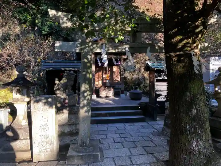 銭洗弁財天宇賀福神社の末社・摂社