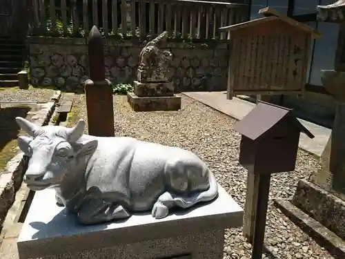 佐伎治神社の像