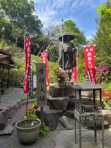 定泉寺の{uncategorized: "未分類", other: "その他", undefined: "問題あり", building: "その他建物", grave: "お墓", sacred_gate: "鳥居", guardian: "狛犬", statue: "像", buddha: "仏像", history: "歴史", nature: "自然", garden: "庭園", animal: "動物", pagoda: "塔", temizu: "手水舎", mountain_gate: "山門・神門", sanctuary: "本殿・本堂", subordinate: "末社・摂社", art: "芸術", scenery: "景色", jizo: "地蔵", ema: "絵馬", goshuin: "御朱印", omikuji: "おみくじ", items: "授与品その他", amulet: "お守り", goshuincho: "御朱印帳", eats: "食事", festival: "お祭り", votive_dance: "神楽", shichigosan: "七五三参", wedding: "結婚式", experience: "体験その他", initially: "初詣", around: "周辺", anti_infection: "感染症対策"}