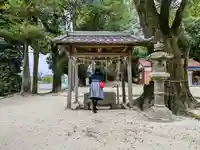 若一神社の手水舎
