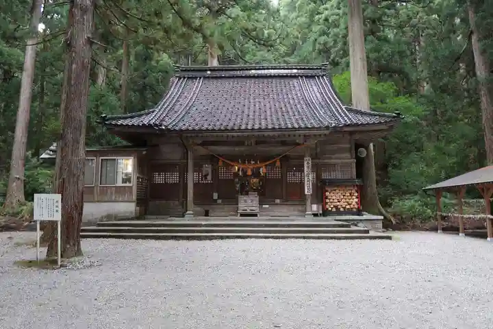 雄山神社中宮祈願殿(富山県)