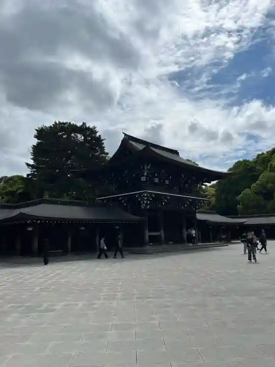 明治神宮の{uncategorized: "未分類", other: "その他", undefined: "問題あり", building: "その他建物", grave: "お墓", sacred_gate: "鳥居", guardian: "狛犬", statue: "像", buddha: "仏像", history: "歴史", nature: "自然", garden: "庭園", animal: "動物", pagoda: "塔", temizu: "手水舎", mountain_gate: "山門・神門", sanctuary: "本殿・本堂", subordinate: "末社・摂社", art: "芸術", scenery: "景色", jizo: "地蔵", ema: "絵馬", goshuin: "御朱印", omikuji: "おみくじ", items: "授与品その他", amulet: "お守り", goshuincho: "御朱印帳", eats: "食事", festival: "お祭り", votive_dance: "神楽", shichigosan: "七五三参", wedding: "結婚式", experience: "体験その他", initially: "初詣", around: "周辺", anti_infection: "感染症対策"}