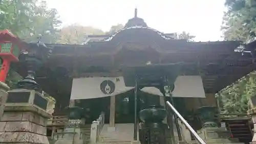 出流山満願寺の本殿