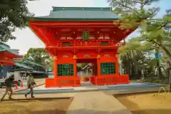 穴八幡宮の山門