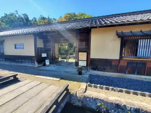 竹山随護稲荷神社の周辺