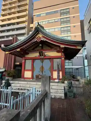 本社三島神社の{uncategorized: "未分類", other: "その他", undefined: "問題あり", building: "その他建物", grave: "お墓", sacred_gate: "鳥居", guardian: "狛犬", statue: "像", buddha: "仏像", history: "歴史", nature: "自然", garden: "庭園", animal: "動物", pagoda: "塔", temizu: "手水舎", mountain_gate: "山門・神門", sanctuary: "本殿・本堂", subordinate: "末社・摂社", art: "芸術", scenery: "景色", jizo: "地蔵", ema: "絵馬", goshuin: "御朱印", omikuji: "おみくじ", items: "授与品その他", amulet: "お守り", goshuincho: "御朱印帳", eats: "食事", festival: "お祭り", votive_dance: "神楽", shichigosan: "七五三参", wedding: "結婚式", experience: "体験その他", initially: "初詣", around: "周辺", anti_infection: "感染症対策"}
