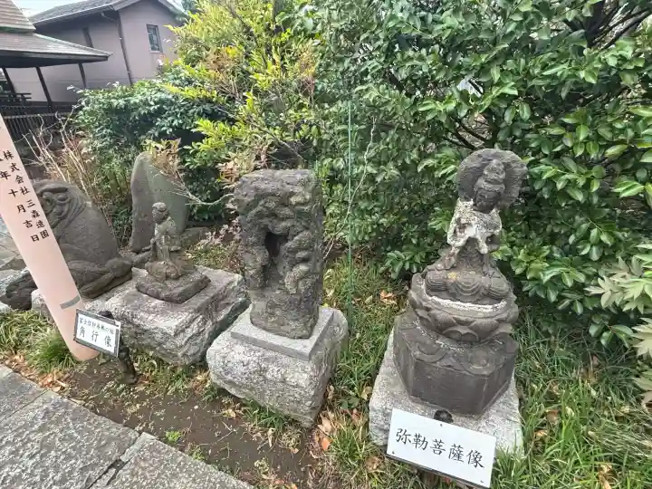 鶴見神社の{uncategorized: "未分類", other: "その他", undefined: "問題あり", building: "その他建物", grave: "お墓", sacred_gate: "鳥居", guardian: "狛犬", statue: "像", buddha: "仏像", history: "歴史", nature: "自然", garden: "庭園", animal: "動物", pagoda: "塔", temizu: "手水舎", mountain_gate: "山門・神門", sanctuary: "本殿・本堂", subordinate: "末社・摂社", art: "芸術", scenery: "景色", jizo: "地蔵", ema: "絵馬", goshuin: "御朱印", omikuji: "おみくじ", items: "授与品その他", amulet: "お守り", goshuincho: "御朱印帳", eats: "食事", festival: "お祭り", votive_dance: "神楽", shichigosan: "七五三参", wedding: "結婚式", experience: "体験その他", initially: "初詣", around: "周辺", anti_infection: "感染症対策"}