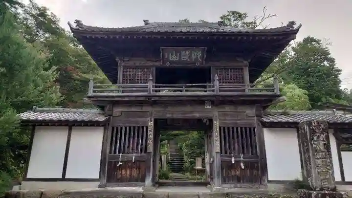 秩父札所三十二番 法性寺の山門・神門