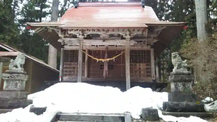 雫石神社の本殿