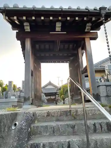 釋尊寺の山門