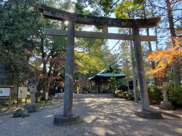 六所神社の鳥居