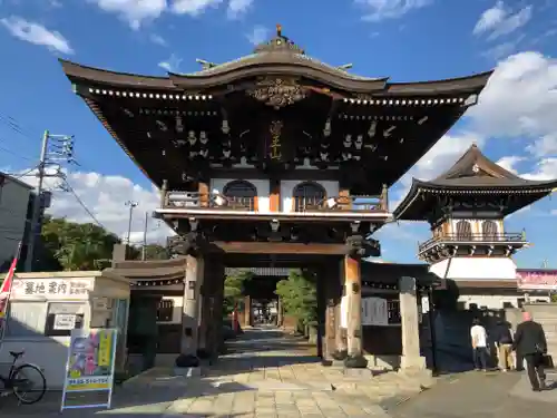萬満寺の山門・神門