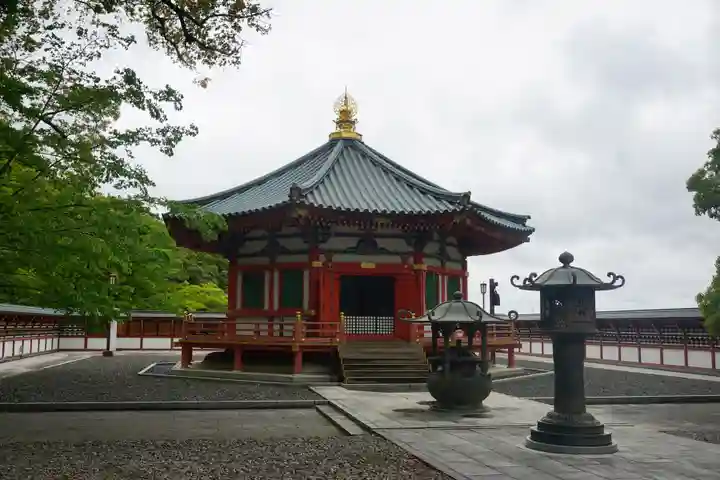 成田山新勝寺の本殿・本堂