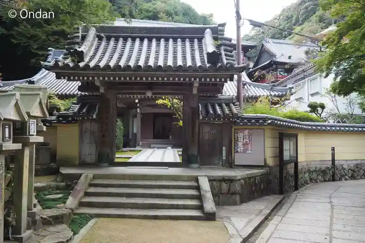 朝護孫子寺の山門・神門