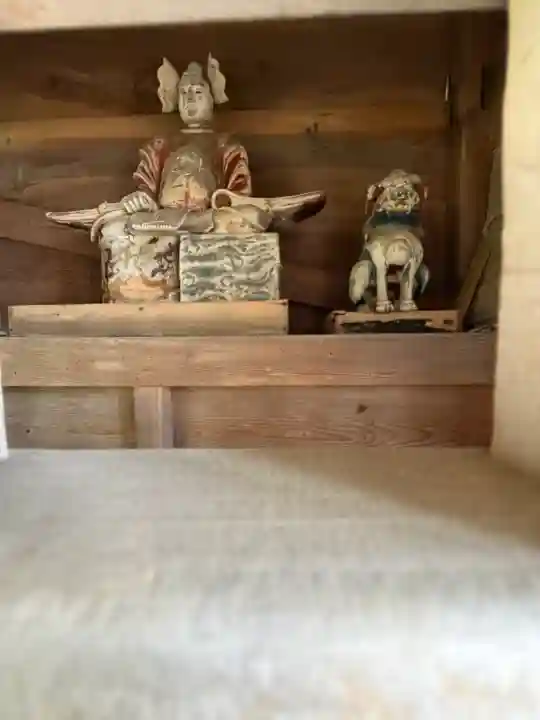 六所神社の{uncategorized: "未分類", other: "その他", undefined: "問題あり", building: "その他建物", grave: "お墓", sacred_gate: "鳥居", guardian: "狛犬", statue: "像", buddha: "仏像", history: "歴史", nature: "自然", garden: "庭園", animal: "動物", pagoda: "塔", temizu: "手水舎", mountain_gate: "山門・神門", sanctuary: "本殿・本堂", subordinate: "末社・摂社", art: "芸術", scenery: "景色", jizo: "地蔵", ema: "絵馬", goshuin: "御朱印", omikuji: "おみくじ", items: "授与品その他", amulet: "お守り", goshuincho: "御朱印帳", eats: "食事", festival: "お祭り", votive_dance: "神楽", shichigosan: "七五三参", wedding: "結婚式", experience: "体験その他", initially: "初詣", around: "周辺", anti_infection: "感染症対策"}